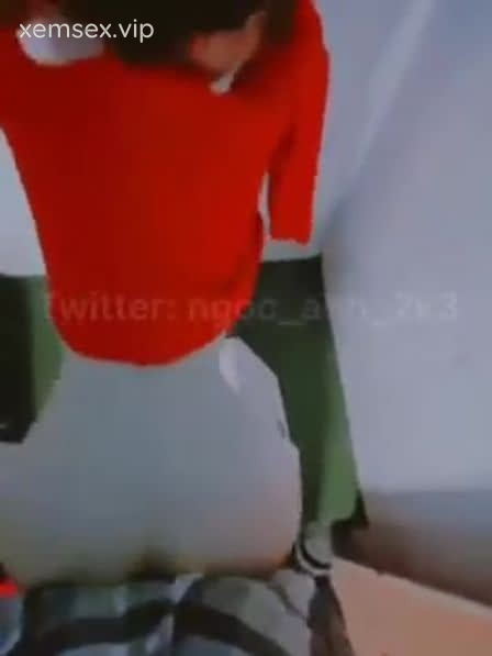 E Gái 2k3 NA áo Dài Buscu Thầy Trong Wc