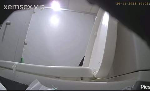 Ảnh thumbnail của [HOT] P2 – Quay Lén Toilet Gái Văn Phòng Bím Siêu đẹp #3