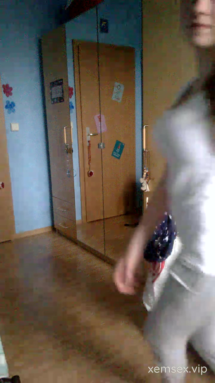Teen Tây Trăng Nõn Vú Bự Khoe Hàng