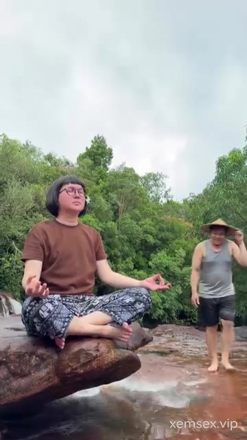 Ảnh thumbnail của Thầy Bói Cho Anh Thanh Niên Biết Bị Gì Khi đi Xem Bói